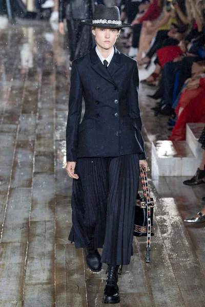 Look 19